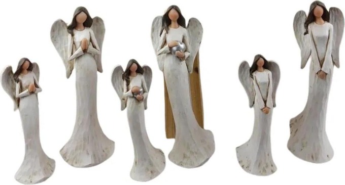 Vintage socha anděla s patinou ve velikosti 21 cm, druhá zleva