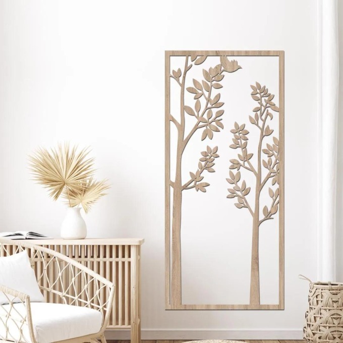 Dřevěná dekorace strom LONG, rozměry 27x60 cm, světlý dub, dřevovláknitá deska o tloušťce 3 mm, vyrobeno v Čechách, vhodné pro obývací pokoj