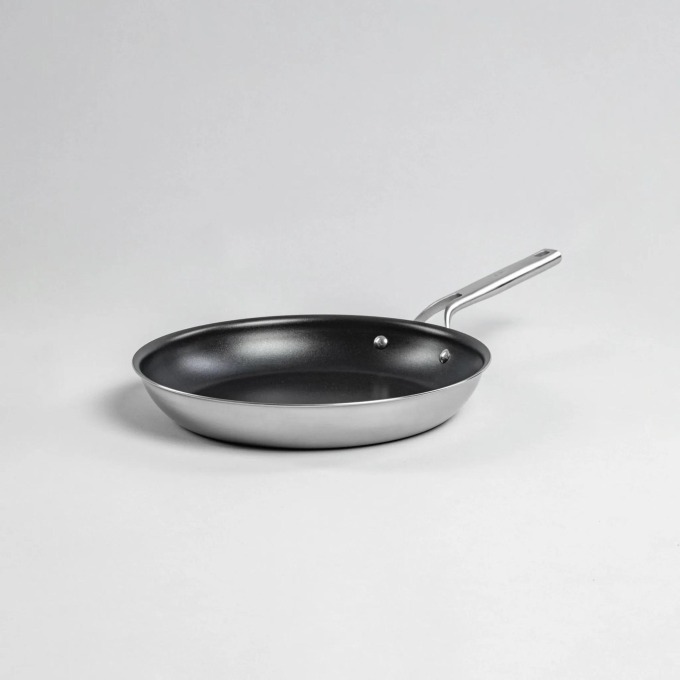 Fabini Pánev z vícevrstvé nerezové oceli s nepřilnavým povrchem bez poklice Ø 26 cm - 2. jakost