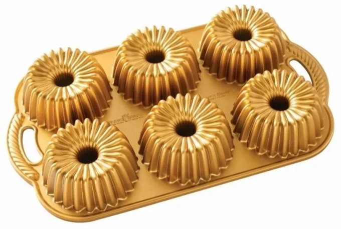 Nordic Ware Hliníková forma na 6 mini bábovek Brilliance 1,18 l, zlatá barva, kov