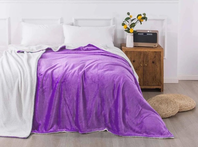 Mikroplyšová deka s beránkem v levandulové barvě - dokonalá pro hřejivý a pohodlný odpočinek