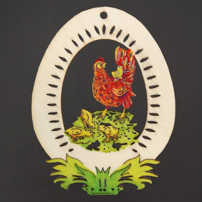 AMADEA Dřevěná dekorace vajíčko slepičky s kuřátky, velikost 9 cm, český výrobek