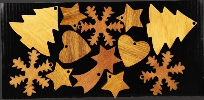 Dřevěné ozdoby z masivu - sada 12 ozdob - mix tvarů 3-5 cm, obrázek je pouze ilustrační