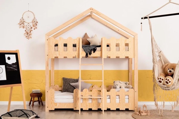 Domečková patrová dětská postel z masivního dřeva 90x200 cm v přírodní barvě Mila DMP Rozměr: 80x140 cm, Vstup do postýlky: Levá