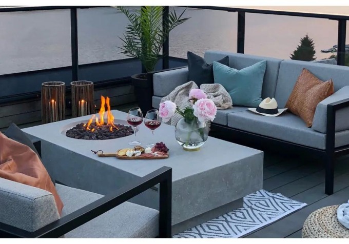 Luxusní zahradní stůl s ohništěm ve tvaru kruhu nabízí výkon 12kW a velkorysé rozměry 152x70x43cm