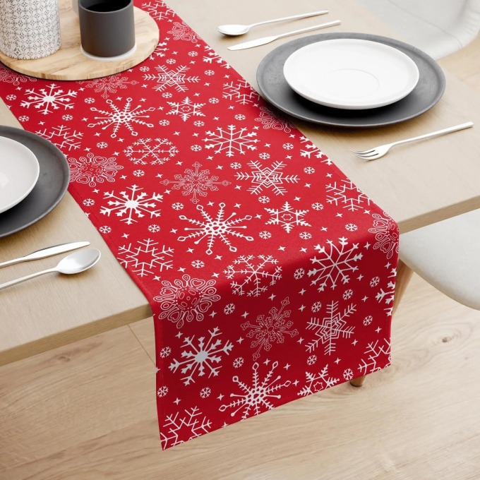 Goldea vánoční běhoun na stůl 100% bavlna - sněhové vločky na červeném 35x180 cm