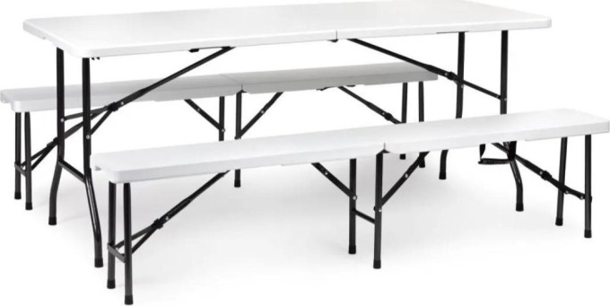 Rozkládací kempingový stůl a lavičky pro pohodlné posezení a stolování na víkendových výletech