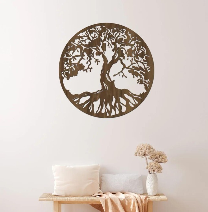 Dřevěný strom na zeď se symbolickým vzorem kořenů a větví, který přináší harmonii a pozitivní energii do vašeho interiéru