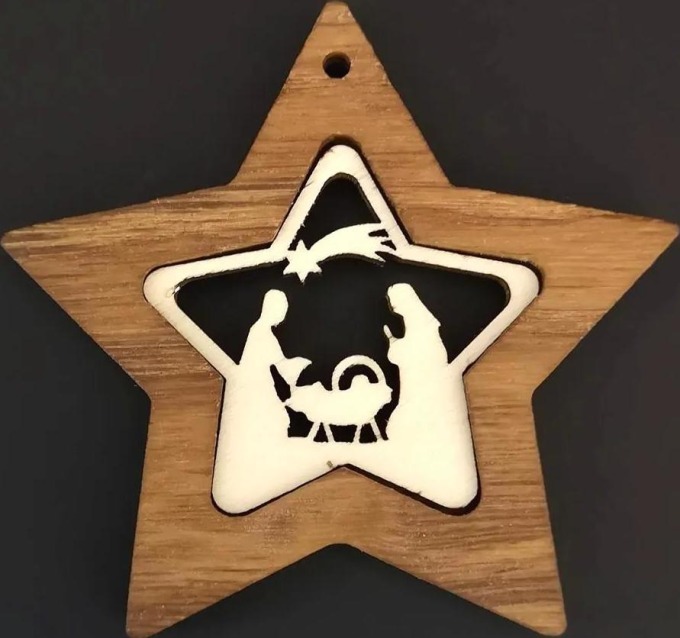 AMADEA Dřevěná ozdoba z masivu s vkladem - hvězda s betlémem 8 cm
