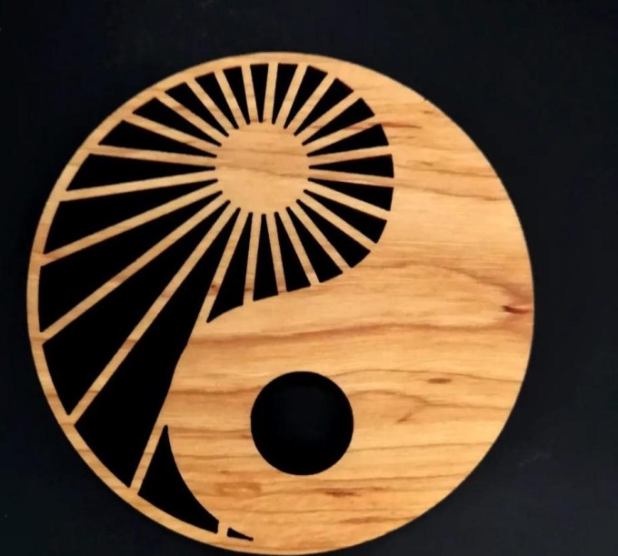 AMADEA Dřevěný podtácek kulatý jin-jang, masivní dřevo, průměr 10 cm