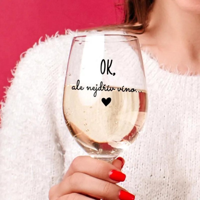 Sklenice na víno s vtipným designem, která pobaví a potěší milovníky vína