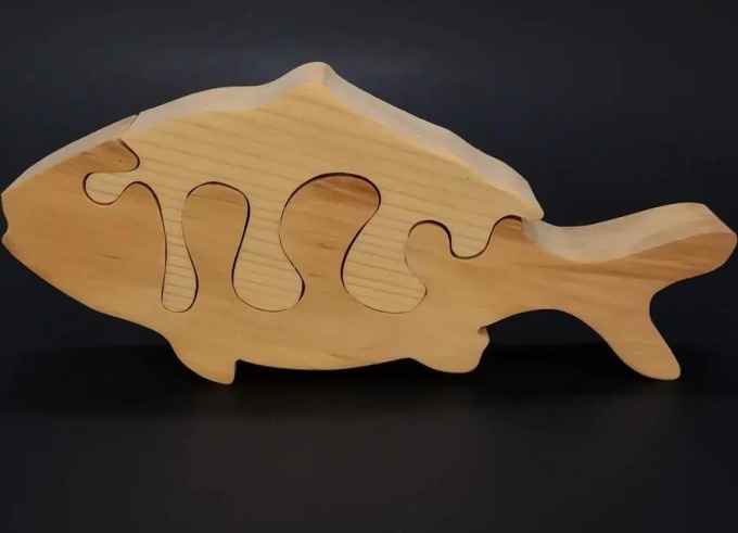 AMADEA Dřevěné puzzle ryba, masivní dřevo dvou druhů dřevin, 19 cm
