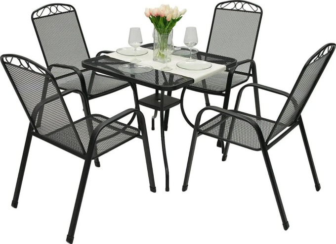 Elegantní kovová sestava pro čtyři osoby s židlemi s ozdobným kováním a čtvercovým stolem o straně 80 cm