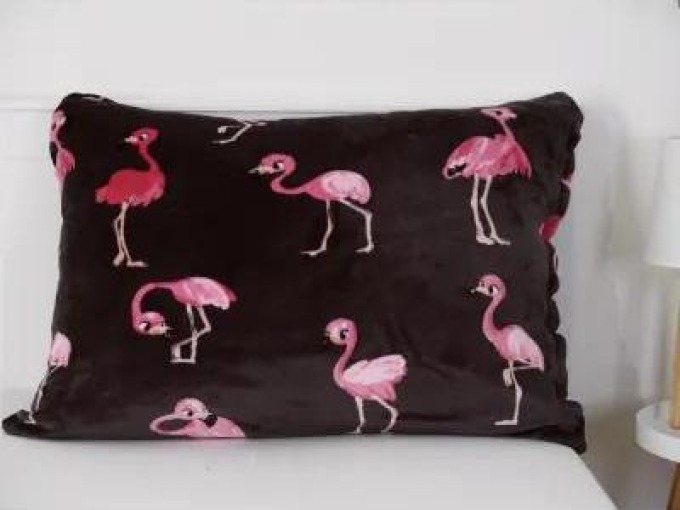 MKLuzkoviny.cz Povlak na polštář mikroplyš 70 × 90 cm – Flamingos