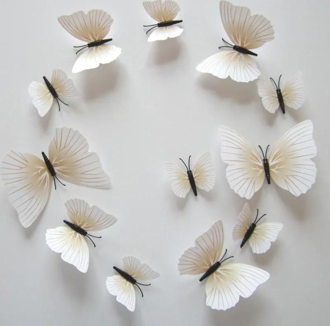 PIPPER | Samolepka na zeď "Plastové 3D Motýli - Krémové" 12ks 6-12 cm