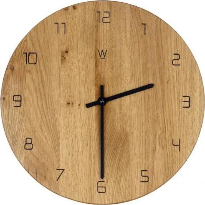 Dřevěné nástěnné hodiny s kulatým designem a vyfrézovanými čísly ve variantě černé nebo přírodní barvy vyfrézování