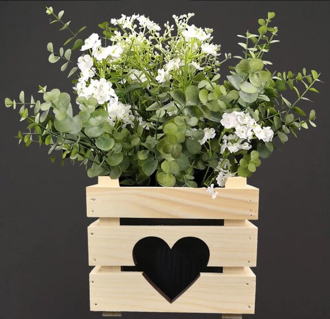 AMADEA Dřevěný obal na květináč se srdcem, 17x17x15cm Český výrobek