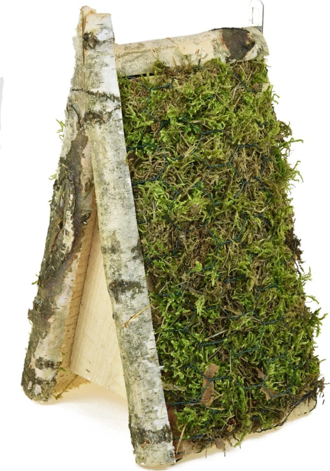 Dřevěná budka pro ptáky se střechou vyloženou mechem, vhodná pro sýkorky a další ptáky, rozměry 18 x 17 cm