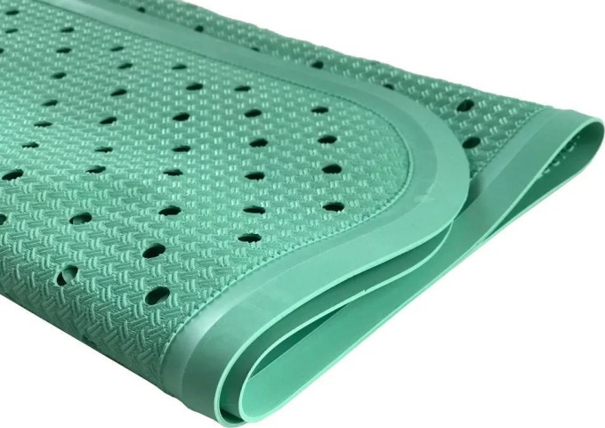 Protiskluzová podložka do vany 76x34 cm - mintová zelená s protiskluzovými rohožkami, přísavkami na spodní straně a drenážními otvory pro odtok vody ze sprchy