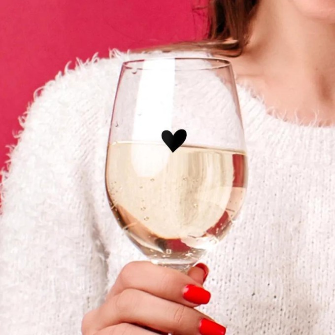 Sklenice na víno srdce - Vtipný a praktický dárek pro milovníky vína