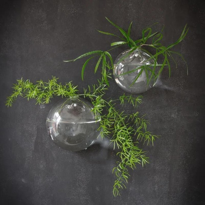Skleněná nástěnná váza Kling S - symbolem kreativity a elegance, ručně vyrobená z nejkvalitnějšího foukaného skla