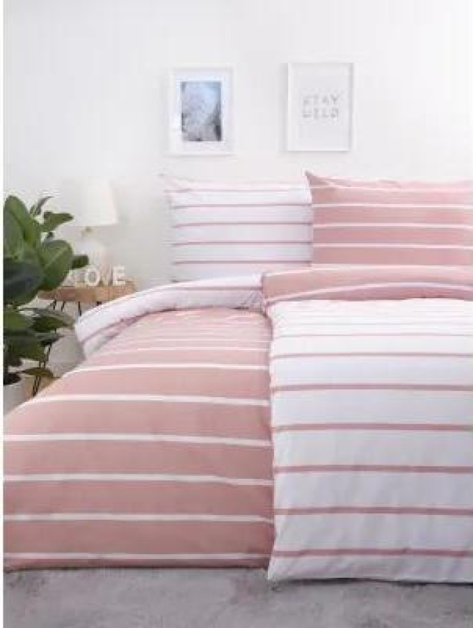 Bavlněné povlečení ve starorůžové barvě pro dvoje postele s jednoduchým designem
