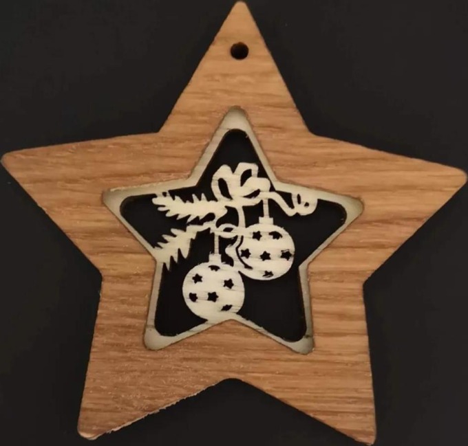 AMADEA Dřevěná ozdoba z masivu s vkladem - hvězda s koulemi 8 cm