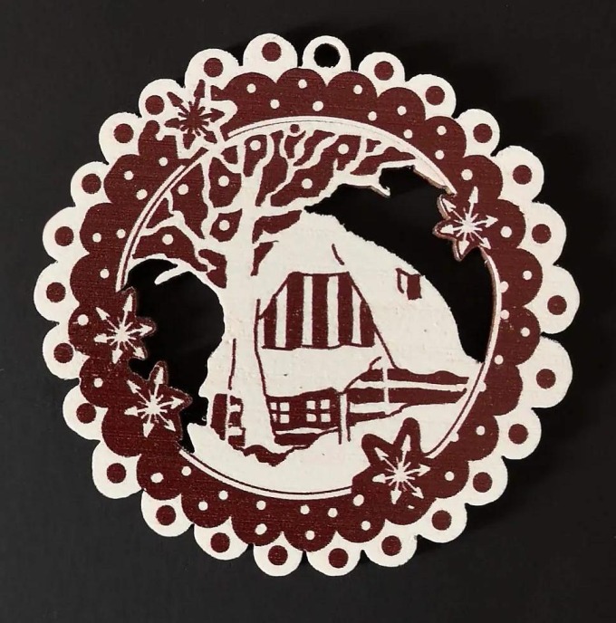 AMADEA Dřevěná ozdoba perníček tmavý - chaloupka 6 cm