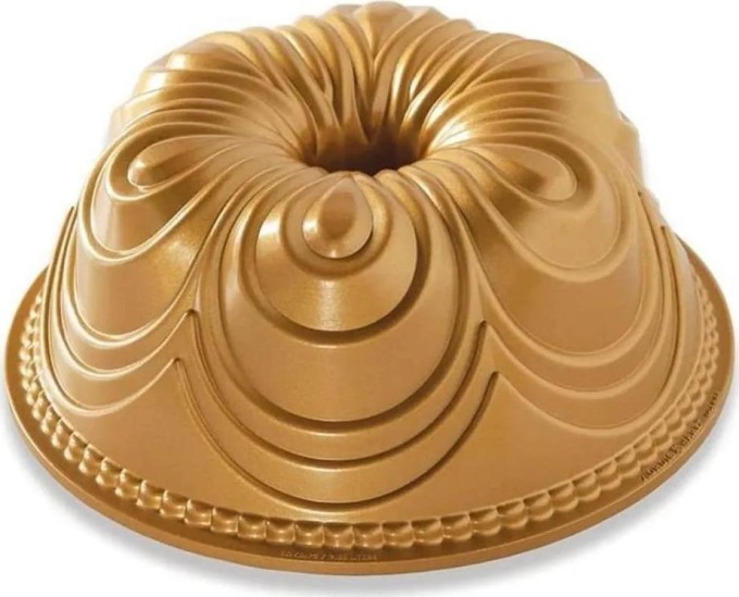 Nordic Ware Hliníková forma na bábovku Chiffon Gold, zlatá barva, kov