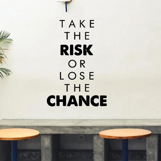 Živá Zeď Samolepka na zeď Take the risk or lose the chance Barva: černá