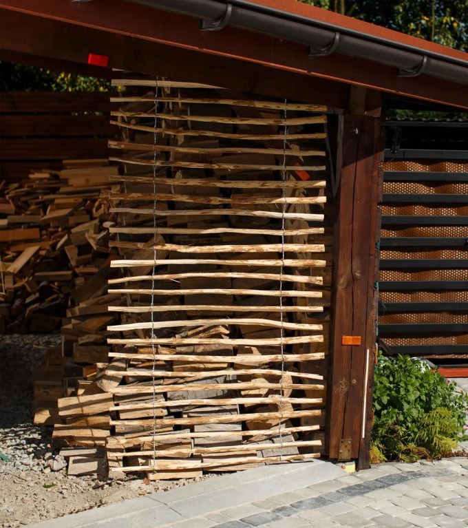 Dřevěný stojan pro popínavé rostliny, který vytvoří zelenou stěnu na zahradě, balkoně nebo pod pergolou