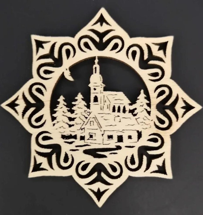 AMADEA Dřevěná ozdoba hvězda s kostelem 6 cm