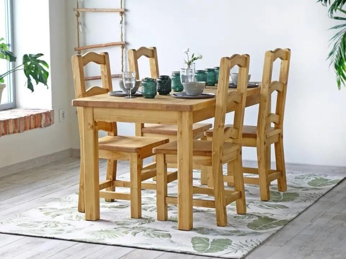 Smrkový jídelní stůl Vintage - Rustikální stůl pro osm osob, ideální pro hostování přátel a známých