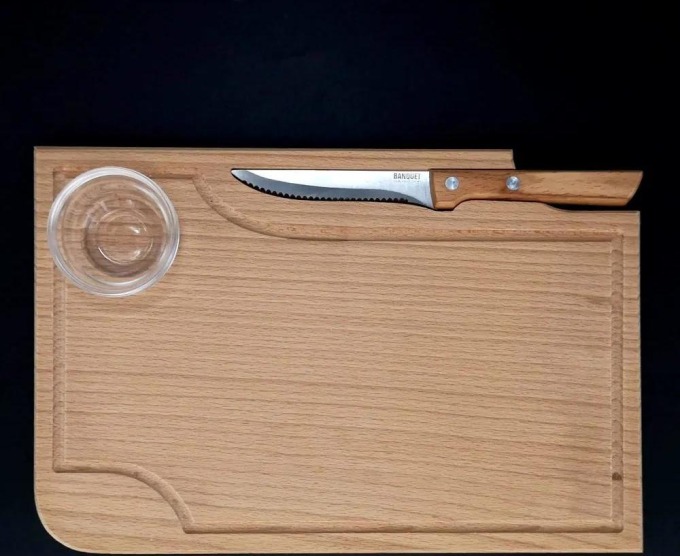 Dřevěné prkénko na steak s nožem a miskou, vyrobené z masivního bukového dřeva, rozměr 30x20x1,5 cm