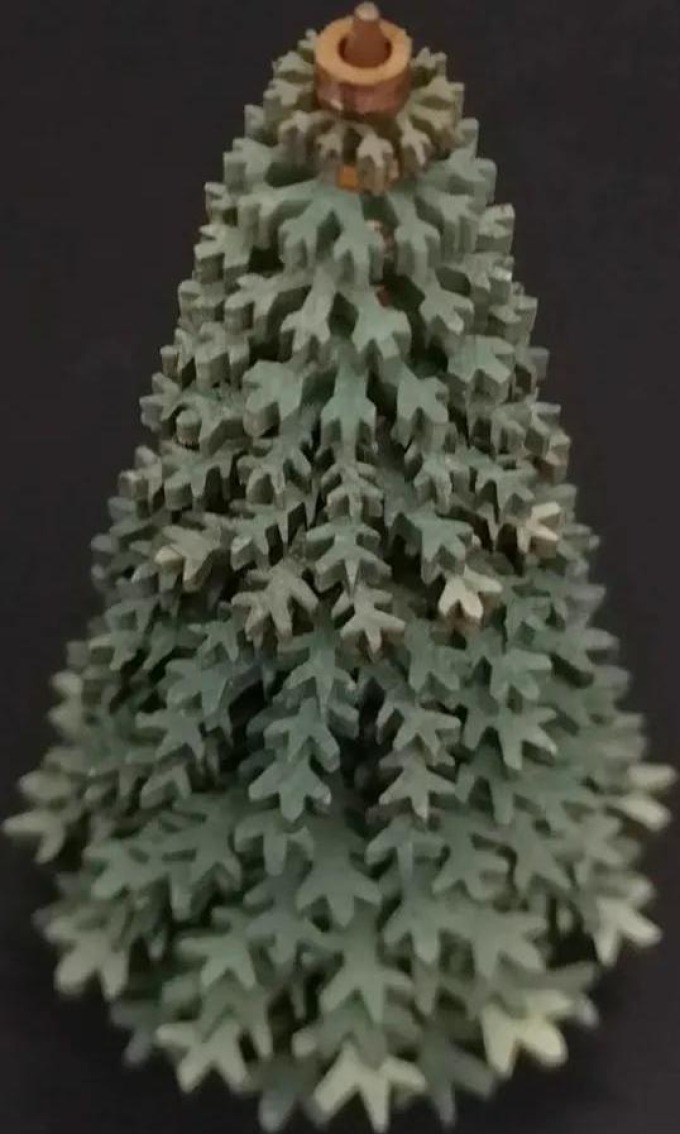 AMADEA Dřevěná dekorace 3D strom zelený 11 cm