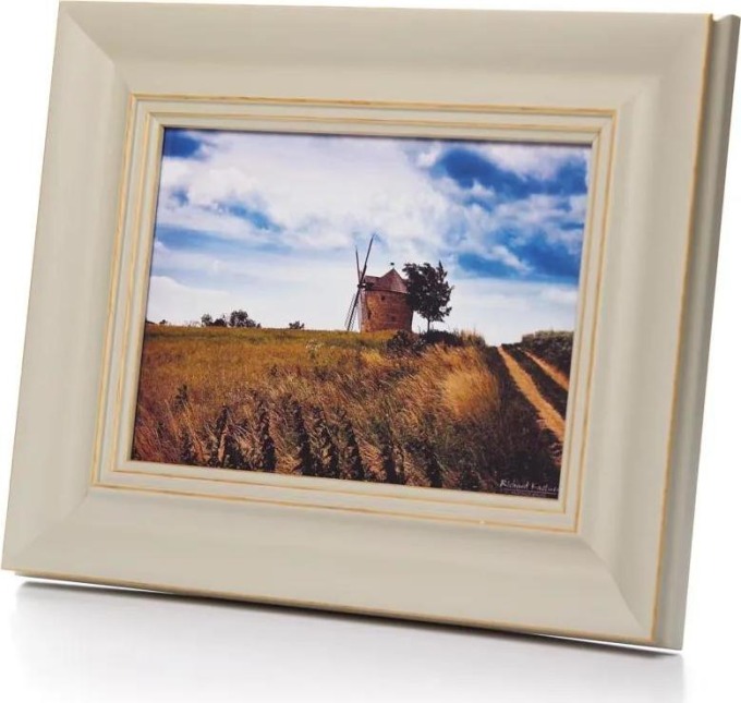Elegantní šedý dřevěný rámeček pro fotografie o rozměru 13x18cm, s možností postavení nebo pověšení