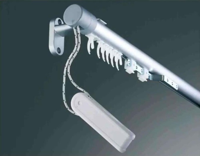 Hliníková kolejnice s provázkovým ovládáním v bílé a alu barvě, na míru do délky 600cm, možnost spojení delších délek pomocí spojky, montáž na strop i na stěnu