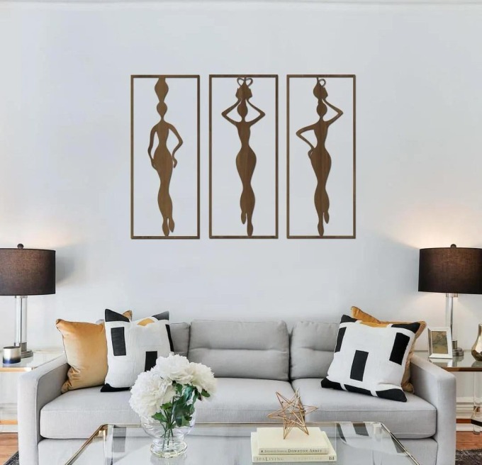 Dřevěná dekorace na stěnu s barevným vzorem ořechu a rozměry 39x30 cm zobrazuje africké ženy