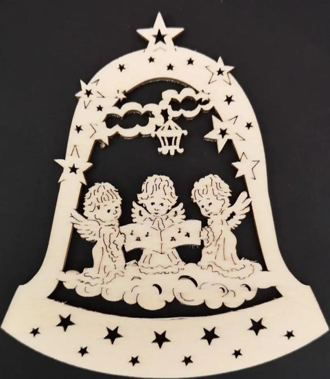 Dřevěná ozdoba zvon s anděly o velikosti 9 cm