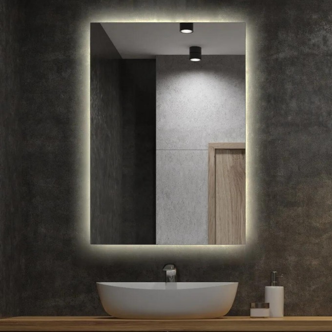 Elegantní obdélníkové koupelnové zrcadlo s osvětlením o rozměrech 80x60 cm pro moderní i klasickou koupelnu