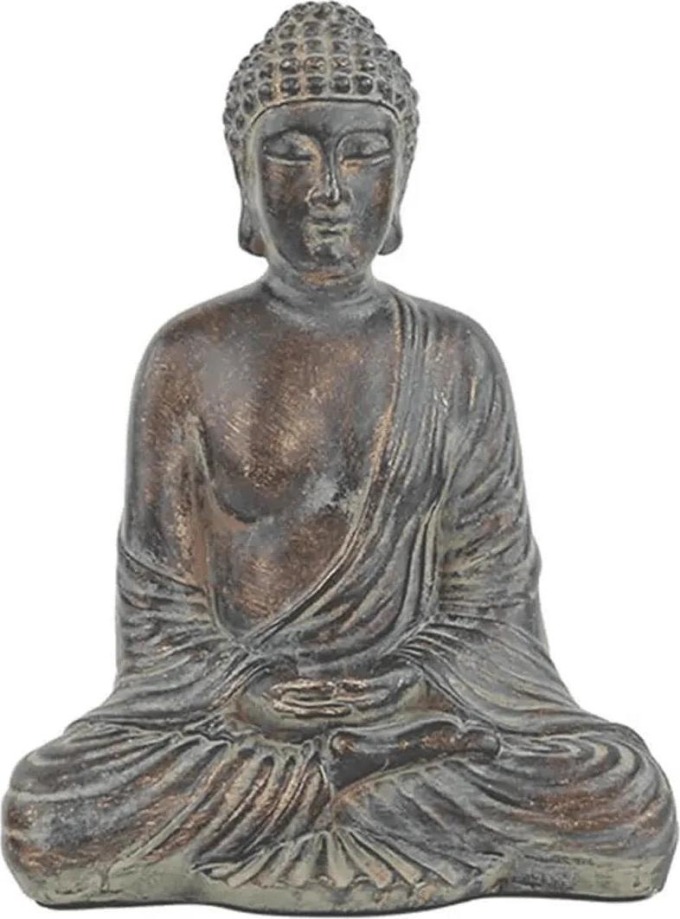 Socha Buddhy sedící v meděné barvě, která inspiruje reflexi a kultivaci vnitřního míru