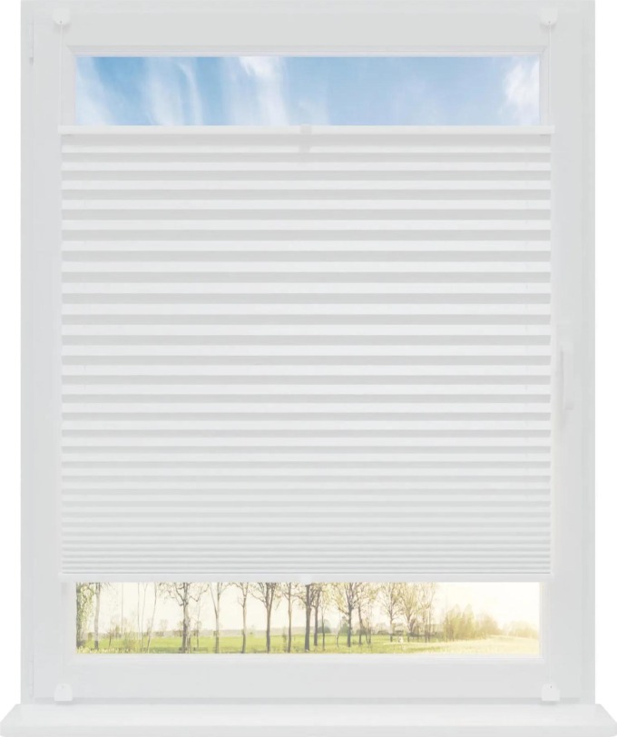 Tradiční bílá plisovaná roleta s možností volitelné výšky, poskytující ochranu proti slunci a dekoraci oken