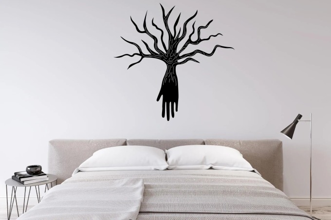 Samolepka na zeď ve tvaru stromu s rukou, černá, rozměry 35x34cm, matný povrch, životnost 3-5 let