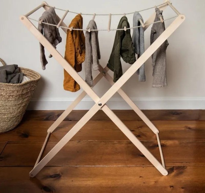 Dřevěný sušák na prádlo