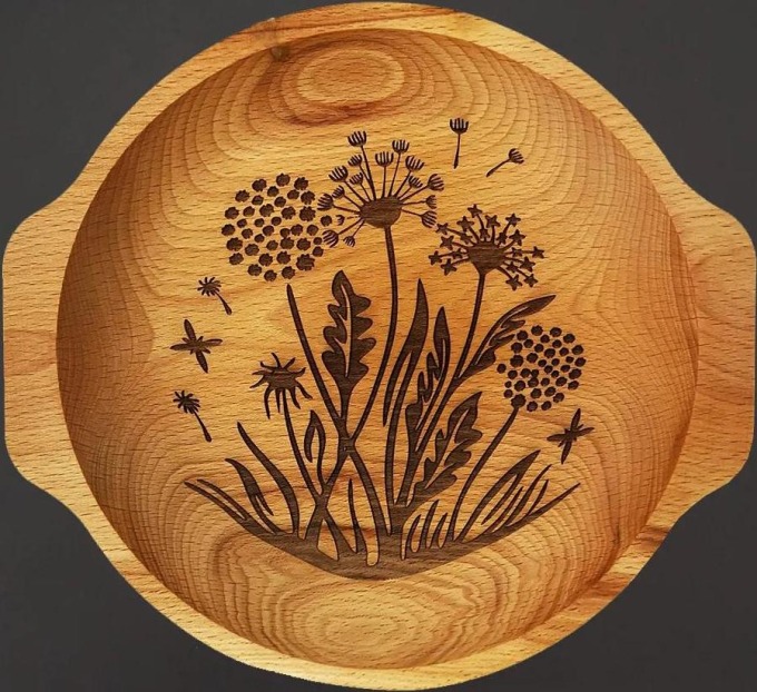 Dřevěná miska květiny - pampelišky, masivní dřevo, gravírováním zdobená, 24 cm