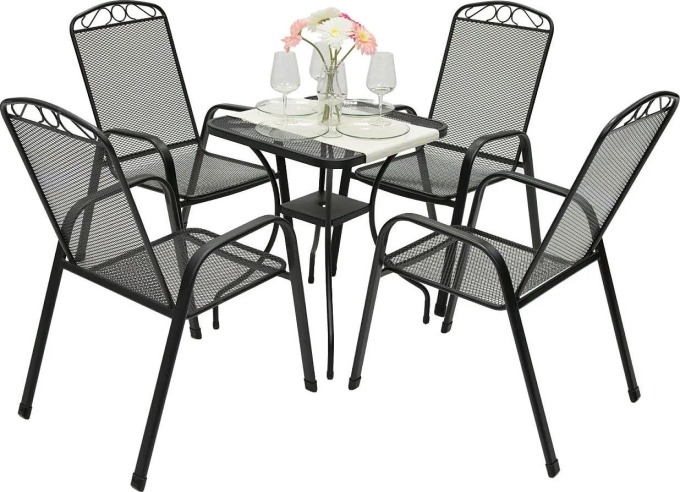 Elegantní kovová sestava s čtyřmi židlemi a čtvercovým stolem o straně 60 cm pro maximální komfort a nadčasový vzhled