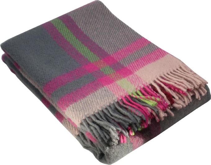 Vlněná deka ve velikosti 140x205cm v odstínech růžové a šedé barvy vyrobená ze 100% jehněčí vlny
