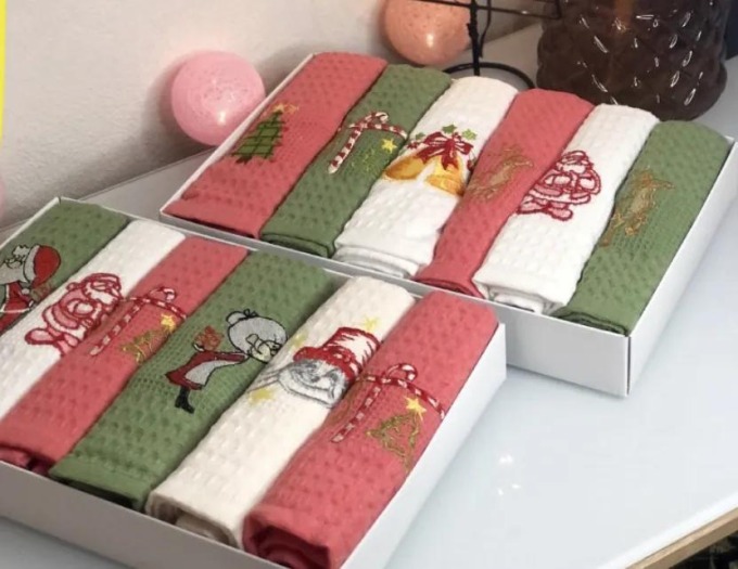 Kvalitní vánoční utěrky na nádobí, balené v pěkné krabičce, 6ks, rozměr 40x60cm, 100% bavlna