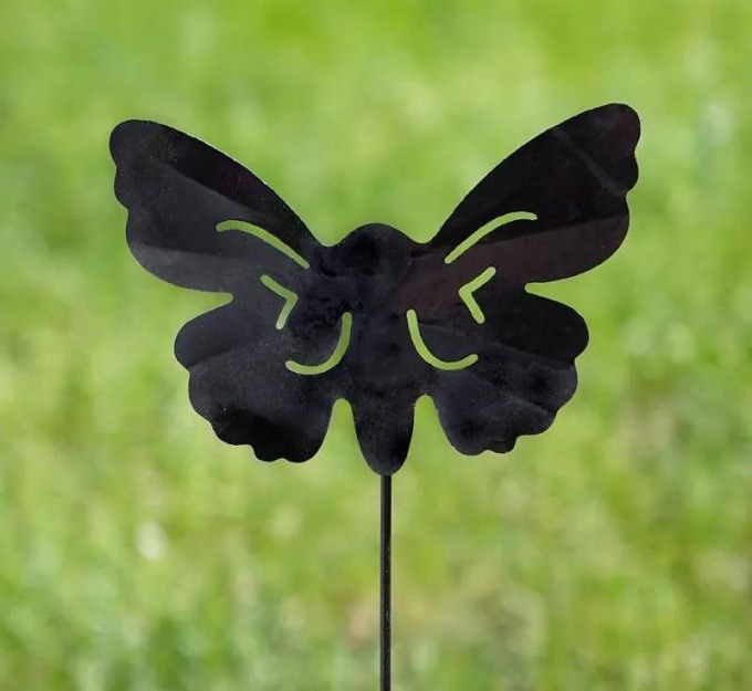 Zahradní kovová dekorace Motýl - stín