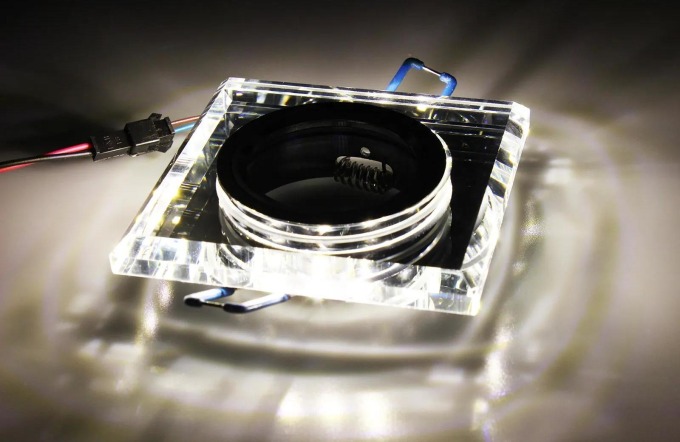 BERGE Podhledové bodové svítidlo BRG70446 nevýklopné - čtverec zrcadlo + svítící LED pásek 3W neutrální bílá